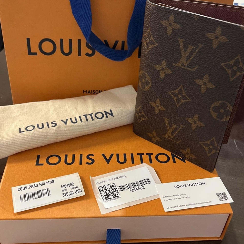 LOUIS VUITTON PASSPORT WALLET